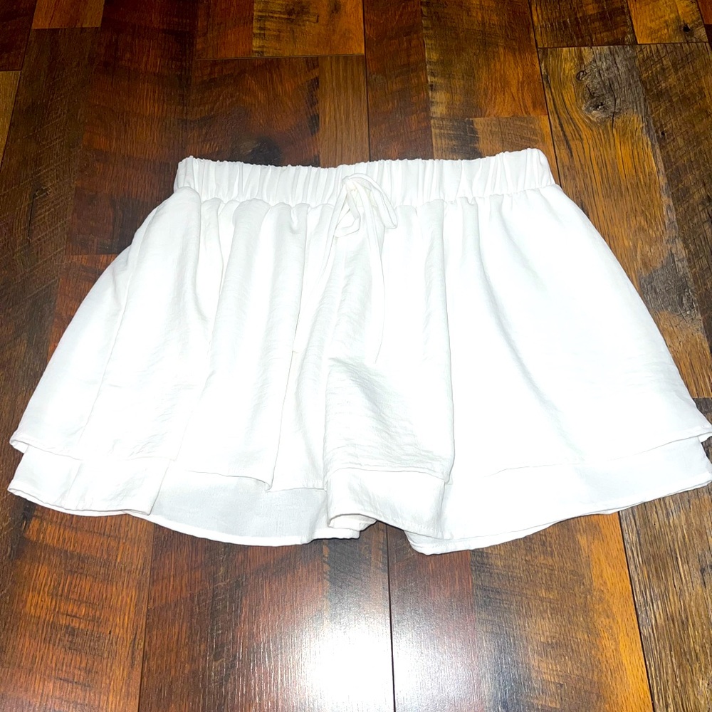 Air flow material boutique shorts
Jenneration 
Size large 12/14
